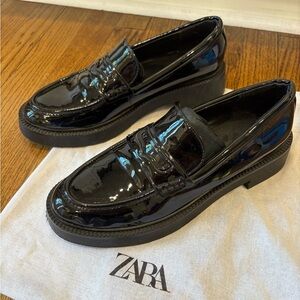 🖤Zara Black Patent Loafers🖤